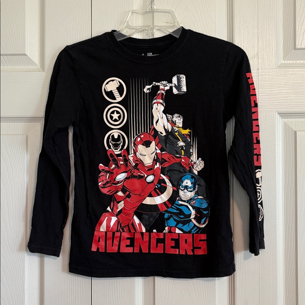 Marvel Avengers Kids Black Graphic Tshirt size M (7/8)